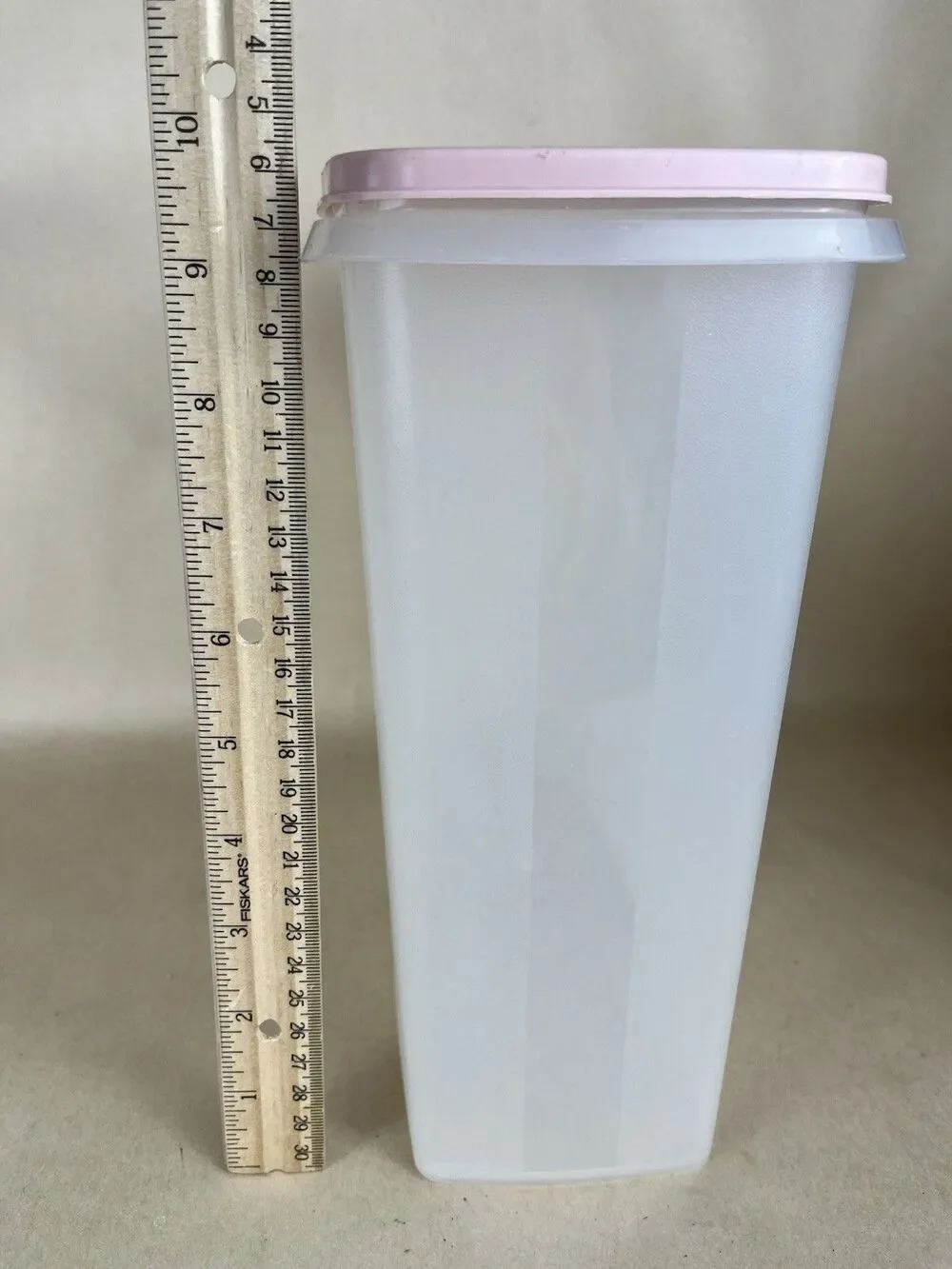 VTG Tupperware 469-6, 1588-3 Pour & Store Cereal Keeper Pink Lid TIGHT No Yellow